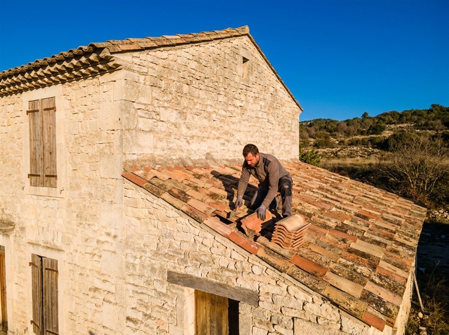 Réparation de toiture — chantier LJR Rénovation à Nîmes et dans le Gard